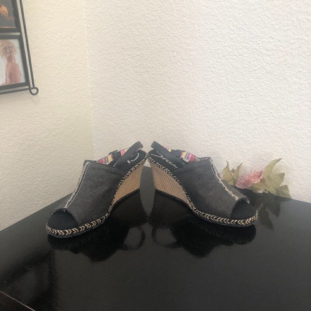 Sketchers Espadrille Sling Back Peep Toe Black/Gold Wedges Size 10 NWOB